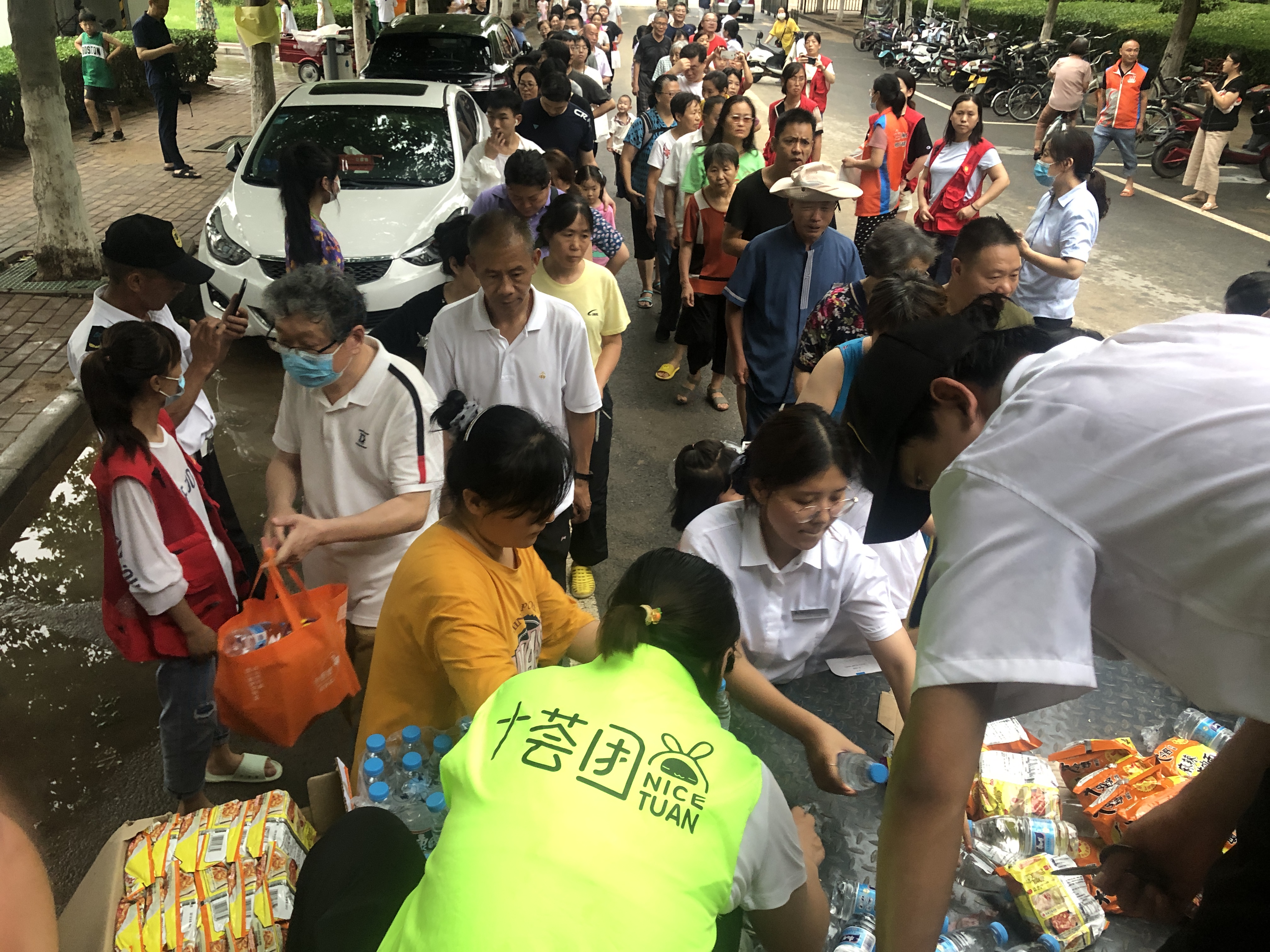 企业援助进展：京东三批物资已到河南，美团驰援新密等周边受灾城市